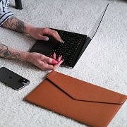 Чехол DOST для MacBook Pro/Air 13", экокожа, коричневый DOS-11