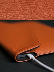 Чехол DOST для MacBook Pro 16", экокожа, коричневый DOST-31